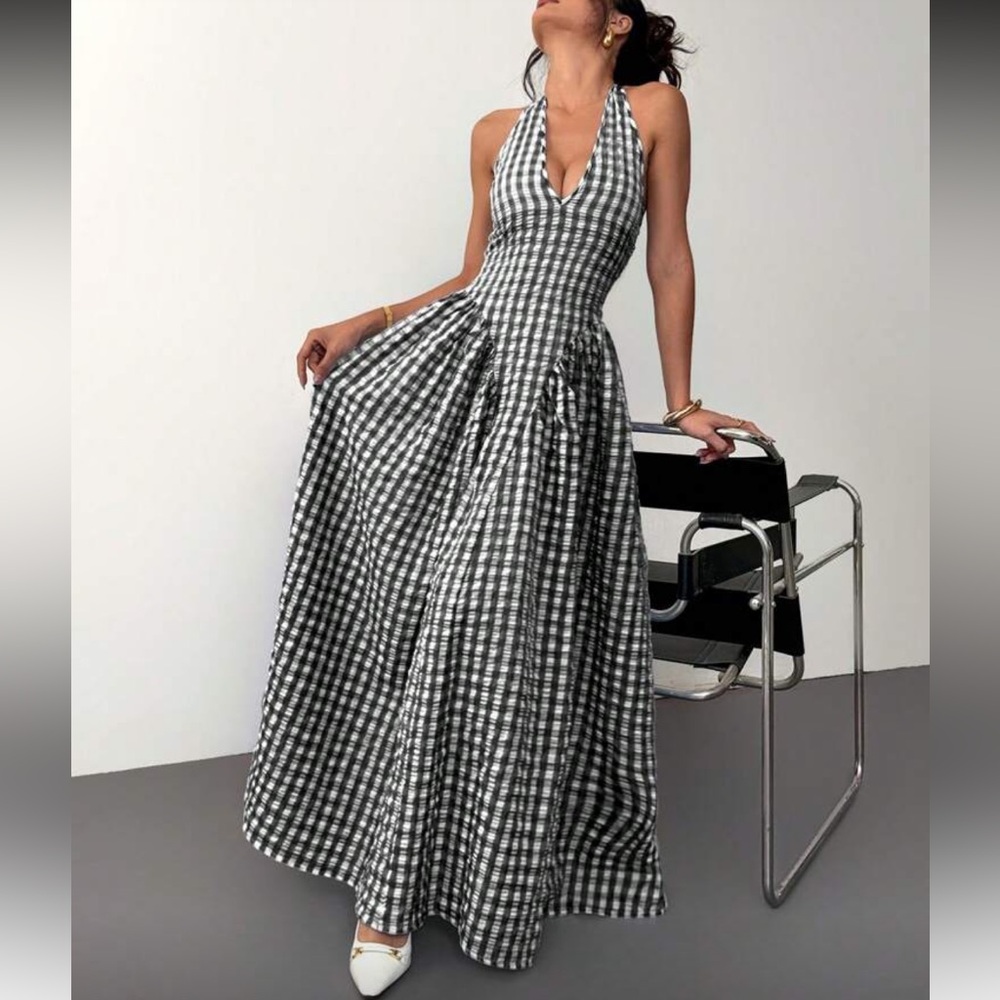 Elegant Black and White Checkered Halter Maxi Dress - Picture 7 of 8